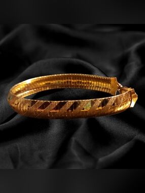 Elegant Gold-Tone Women’s Bangle Bracelet